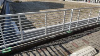 # 多賀城市でフェンスが突風被害に!半分の費用で修理できた事例